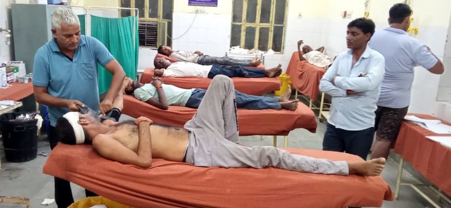 KOTPUTLI-BEHROR: भालौजी में जमीनी विवाद पर दो पक्ष आपस में भिड़े KOTPUTLI-BEHROR: भालौजी में जमीनी विवाद पर दो पक्ष आपस में भिड़े