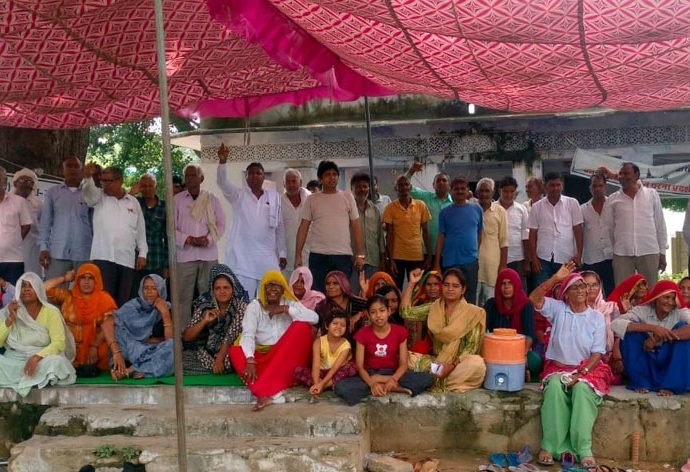 KOTPUTLI-BEHROR: धरने पर 626 दिनों से लगातार डटे हुए हैं ग्रामीण KOTPUTLI-BEHROR: धरने पर 626 दिनों से लगातार डटे हुए हैं ग्रामीण