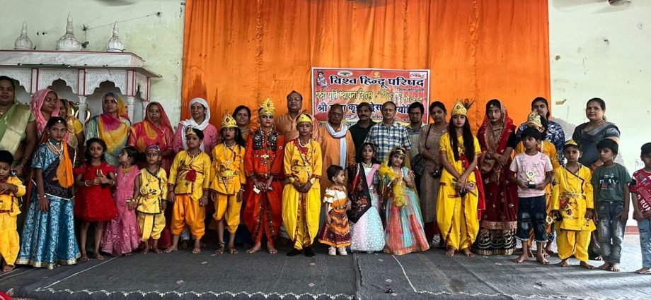 KOTPUTLI-BEHROR: राधे-कृष्ण ड्रेस प्रतियोगिता में नौनिहालों ने मोहा मन KOTPUTLI-BEHROR: राधे-कृष्ण ड्रेस प्रतियोगिता में नौनिहालों ने मोहा मन