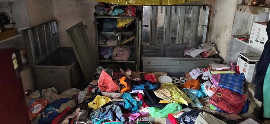 KOTPUTLI-BEHROR: क्या आपने देखी है ऐसी अनोखी चोरी? लाखों की नकदी के साथ 10 किलो घी भी चुराया KOTPUTLI-BEHROR: क्या आपने देखी है ऐसी अनोखी चोरी? लाखों की नकदी के साथ 10 किलो घी भी चुराया