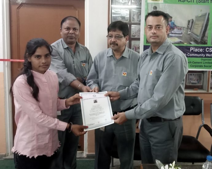 KOTPUTLI-BEHROR: नि:शुल्क बालिका कम्प्यूटर कोचिंग शिक्षा का आगाज KOTPUTLI-BEHROR: नि:शुल्क बालिका कम्प्यूटर कोचिंग शिक्षा का आगाज