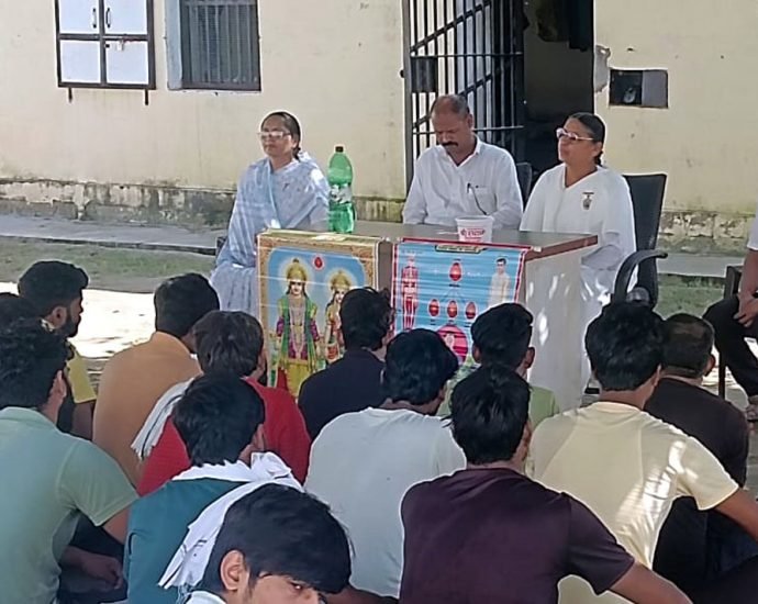 KOTPUTLI-BEHROR: सत्य मार्ग पर चलना ही मानव जीवन का लक्ष्य: लक्ष्मी बहन KOTPUTLI-BEHROR: सत्य मार्ग पर चलना ही मानव जीवन का लक्ष्य: लक्ष्मी बहन