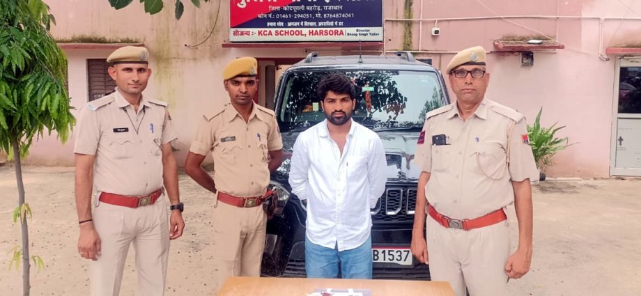 KOTPUTLI-BEHROR: मुंडावर थाना पुलिस ने हिस्ट्रीशीटर को अवैध हथियार के साथ दबोचा KOTPUTLI-BEHROR: मुंडावर थाना पुलिस ने हिस्ट्रीशीटर को अवैध हथियार के साथ दबोचा