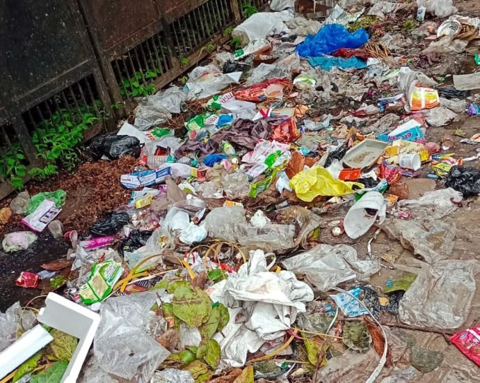 KOTPUTLI-BEHROR: वार्ड में गंदगी पसरी, गलियों में अंधेरा कायम KOTPUTLI-BEHROR: वार्ड में गंदगी पसरी, गलियों में अंधेरा कायम