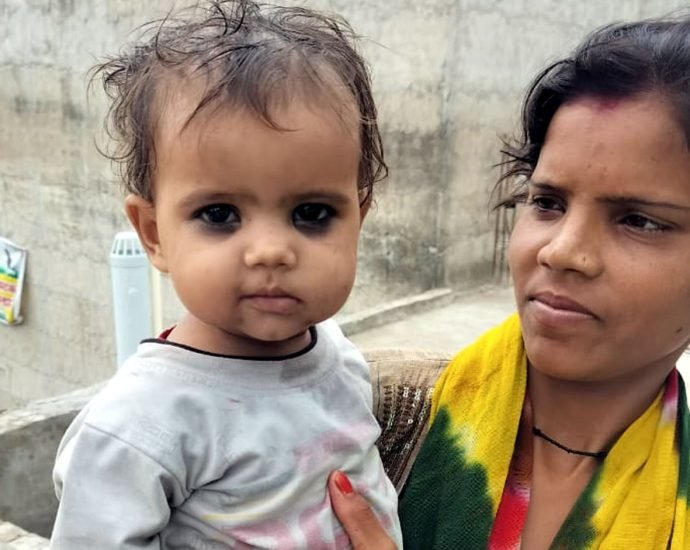 KOTPUTLI-BEHROR: नशे में धुत्त बाप के आगे बिलखती रही एक साल की मासूम KOTPUTLI-BEHROR: नशे में धुत्त बाप के आगे बिलखती रही एक साल की मासूम