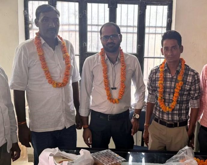 KOTPUTLI-BEHROR: लक्ष्मण सिंह अध्यक्ष व कैलाश उपाध्यक्ष बने KOTPUTLI-BEHROR: लक्ष्मण सिंह अध्यक्ष व कैलाश उपाध्यक्ष बने