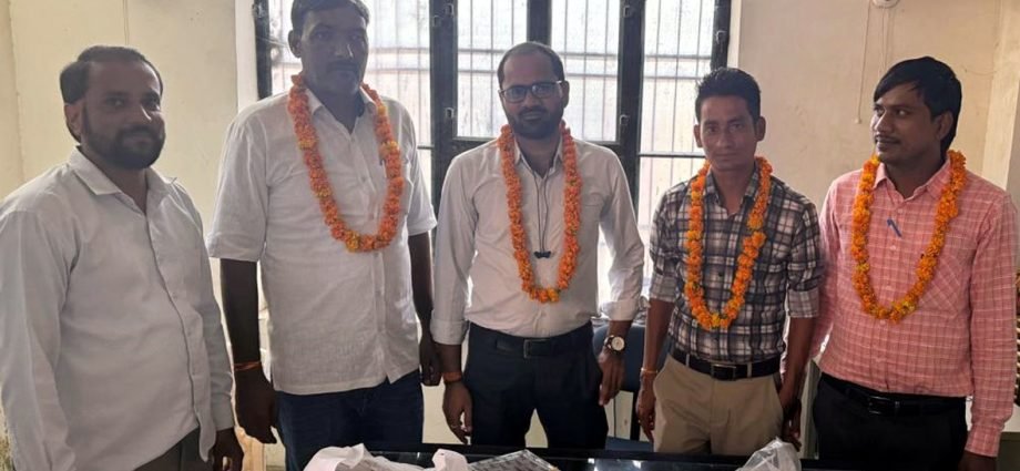 KOTPUTLI-BEHROR: लक्ष्मण सिंह अध्यक्ष व कैलाश उपाध्यक्ष बने KOTPUTLI-BEHROR: लक्ष्मण सिंह अध्यक्ष व कैलाश उपाध्यक्ष बने