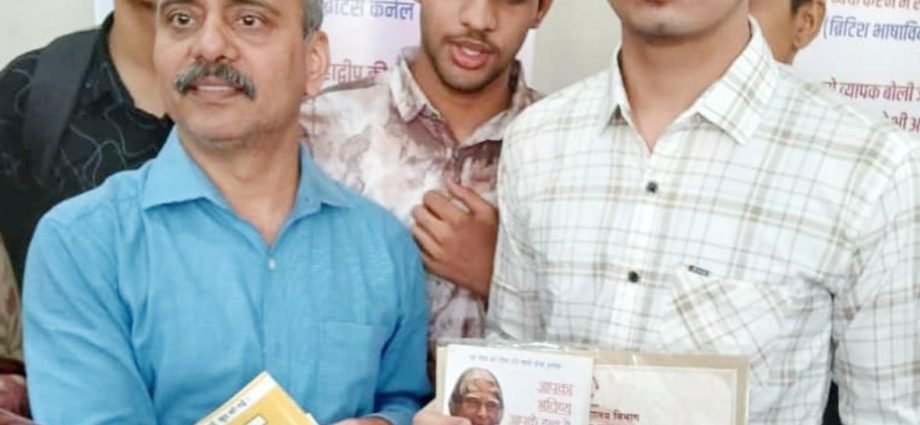 KOTPUTLI-BEHROR: शत-प्रतिशत अंक प्राप्त करने पर आदित्य का सम्मान KOTPUTLI-BEHROR: शत-प्रतिशत अंक प्राप्त करने पर आदित्य का सम्मान