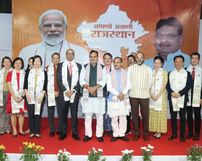 JAIPUR: मुख्यमंत्री भजनलाल शर्मा से यूनाइटेड किंगडम के प्रतिनिधिमंडल ने की शिष्टाचार भेंट— सिंगापुर एवं यूके के प्रतिनिधिमण्डल के लिए मुख्यमंत्री निवास पर रात्रिभोज आयोजित JAIPUR: मुख्यमंत्री भजनलाल शर्मा से यूनाइटेड किंगडम के प्रतिनिधिमंडल ने की शिष्टाचार भेंट— सिंगापुर एवं यूके के प्रतिनिधिमण्डल के लिए मुख्यमंत्री निवास पर रात्रिभोज आयोजित