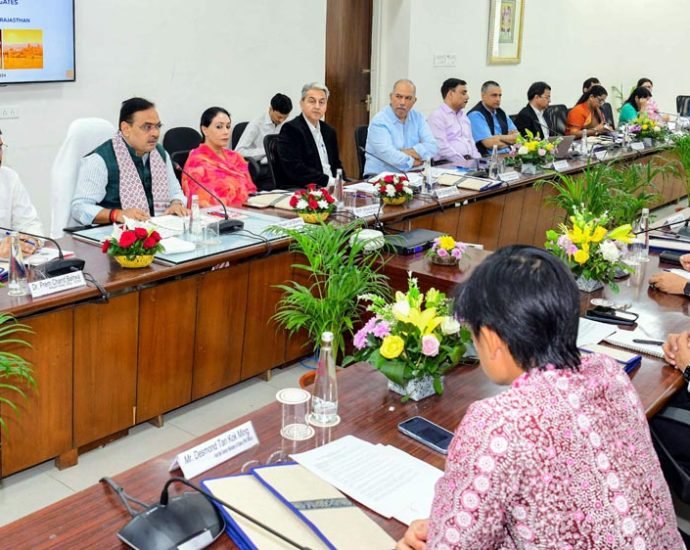 JAIPUR: मुख्यमंत्री से सिंगापुर प्रतिनिधिमंडल की मुलाकात- विकसित राजस्थान-2047 के लक्ष्य में सिंगापुर महत्वपूर्ण साझेदार इस यात्रा से राजस्थान एवं सिंगापुर के संबंधों को मिलेगी मजबूती JAIPUR: मुख्यमंत्री से सिंगापुर प्रतिनिधिमंडल की मुलाकात- विकसित राजस्थान-2047 के लक्ष्य में सिंगापुर महत्वपूर्ण साझेदार इस यात्रा से राजस्थान एवं सिंगापुर के संबंधों को मिलेगी मजबूती