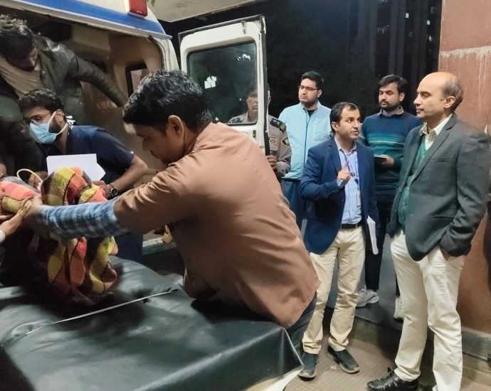 JAIPUR: चिकित्सा शिक्षा सचिव का रात दस बजे से औचक निरीक्षण JAIPUR: चिकित्सा शिक्षा सचिव का रात दस बजे से औचक निरीक्षण