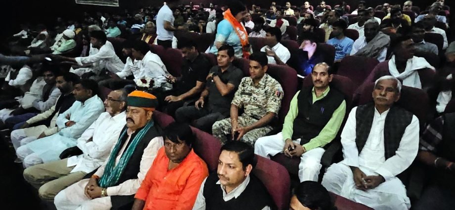 KOTPUTLI-BEHROR: सांसद-विधायक के साथ कार्यकर्ताओं ने देखी ‘द साबरमती रिपोर्ट’ KOTPUTLI-BEHROR: सांसद-विधायक के साथ कार्यकर्ताओं ने देखी ‘द साबरमती रिपोर्ट’