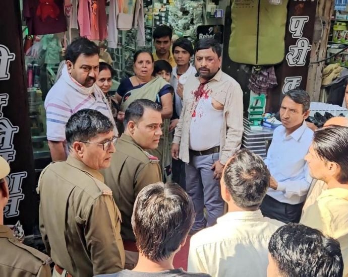KOTPUTLI-BEHROR: कपड़े की दुकान में घुसकर पीटा, मुकदमा दर्ज KOTPUTLI-BEHROR: कपड़े की दुकान में घुसकर पीटा, मुकदमा दर्ज
