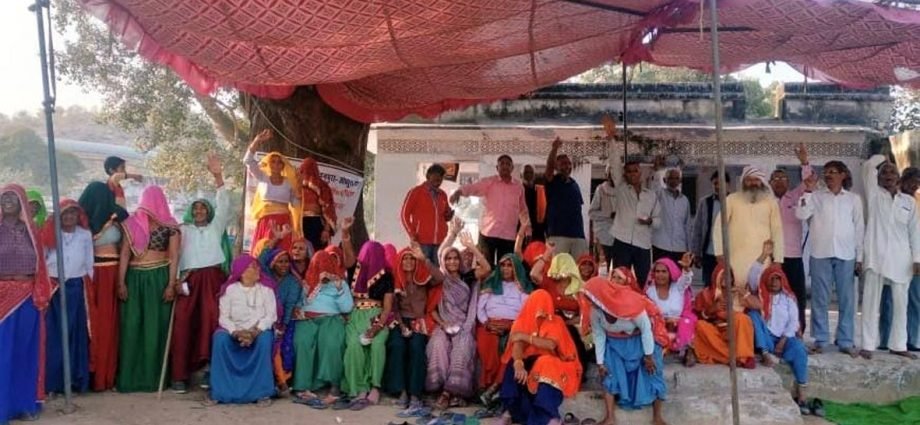 KOTPUTLI-BEHROR: जोधपुरा में ग्रामीणों का धरना-प्रदर्शन 717 दिनों से जारी KOTPUTLI-BEHROR: जोधपुरा में ग्रामीणों का धरना-प्रदर्शन 717 दिनों से जारी