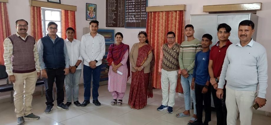 KOTPUTLI-BEHROR: अभिशंषा शिविर के लिए रोवर्स को किया रवाना KOTPUTLI-BEHROR: अभिशंषा शिविर के लिए रोवर्स को किया रवाना