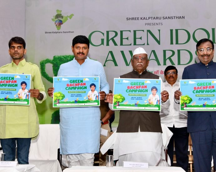 JAIPUR: राज्यपाल ने “एक पेड़ मां के नाम” अभियान के संदर्भ में हरियाली फैलाने वालों को किया सम्मानित JAIPUR: राज्यपाल ने “एक पेड़ मां के नाम” अभियान के संदर्भ में हरियाली फैलाने वालों को किया सम्मानित
