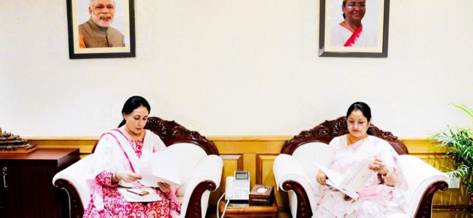 JAIPUR: उपमुख्यमंत्री दिया कुमारी ने केन्द्रीय मंत्री अन्नपूर्णा देवी से की मुलाक़ात JAIPUR: उपमुख्यमंत्री दिया कुमारी ने केन्द्रीय मंत्री अन्नपूर्णा देवी से की मुलाक़ात