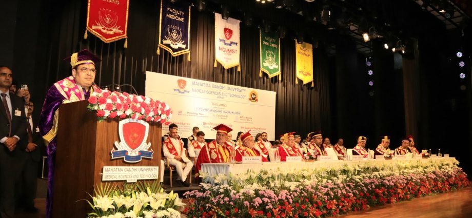 JAIPUR: मुख्यमंत्री ने महात्मा गांधी अस्पताल के हेमेटोलॉजी टावर, साइबर नाइफ तथा पैट स्कैन मशीन का किया लोकार्पण JAIPUR: मुख्यमंत्री ने महात्मा गांधी अस्पताल के हेमेटोलॉजी टावर, साइबर नाइफ तथा पैट स्कैन मशीन का किया लोकार्पण