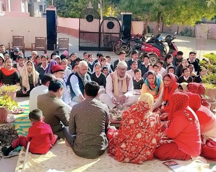 KOTPUTLI-BEHROR: यज्ञ, गायत्री मंत्र व शिखा का बताया महत्व