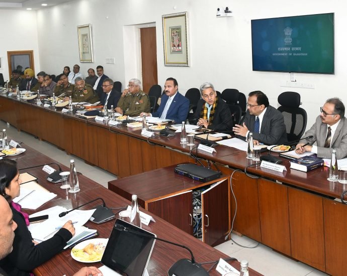 JAIPUR: केन्द्रीय गृह सचिव ने 3 नये आपराधिक कानूनों के राज्य में क्रियान्वन की समीक्षा कर एसओपी, एडवाइजरी की शत-प्रतिशत पालना के दिए निर्देश JAIPUR: केन्द्रीय गृह सचिव ने 3 नये आपराधिक कानूनों के राज्य में क्रियान्वन की समीक्षा कर एसओपी, एडवाइजरी की शत-प्रतिशत पालना के दिए निर्देश