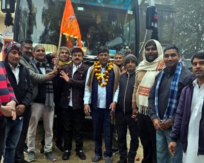 KOTPUTLI-BEHROR: चार दिवसीय यात्रा के लिए रवाना हुए श्रद्धालु KOTPUTLI-BEHROR: चार दिवसीय यात्रा के लिए रवाना हुए श्रद्धालु