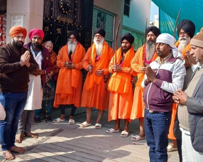 KOTPUTLI-BEHROR: श्री गुरु गोविंद के प्रकाश पर्व पर उमड़े श्रद्धालु KOTPUTLI-BEHROR: श्री गुरु गोविंद के प्रकाश पर्व पर उमड़े श्रद्धालु