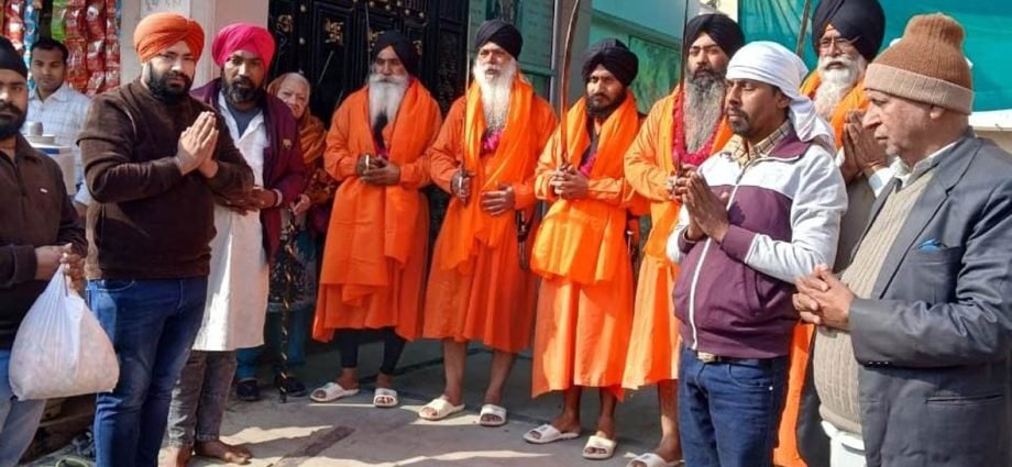 KOTPUTLI-BEHROR: श्री गुरु गोविंद के प्रकाश पर्व पर उमड़े श्रद्धालु KOTPUTLI-BEHROR: श्री गुरु गोविंद के प्रकाश पर्व पर उमड़े श्रद्धालु