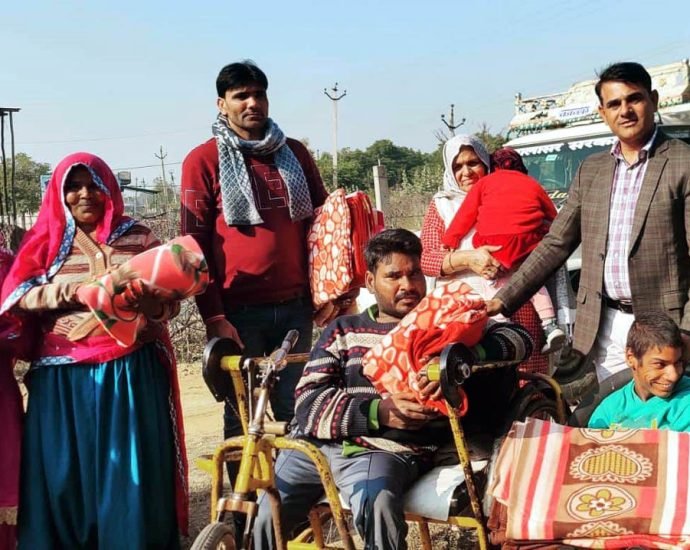 KOTPUTLI-BEHROR: महिलाओं ने ‘रुठों को मनाकर’ मनाया संक्राति पर्व KOTPUTLI-BEHROR: महिलाओं ने ‘रुठों को मनाकर’ मनाया संक्राति पर्व