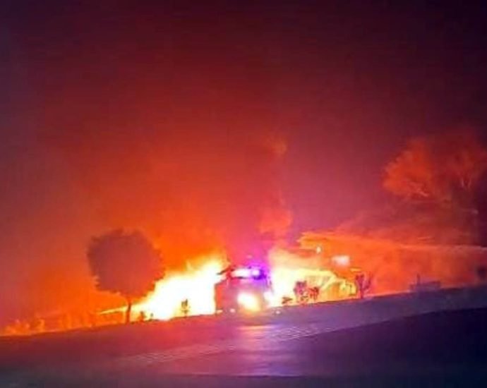 KOTPUTLI-BEHROR: हाईवे पर केमिकल से भरे टैंकर में लगी भीषण आग KOTPUTLI-BEHROR: हाईवे पर केमिकल से भरे टैंकर में लगी भीषण आग