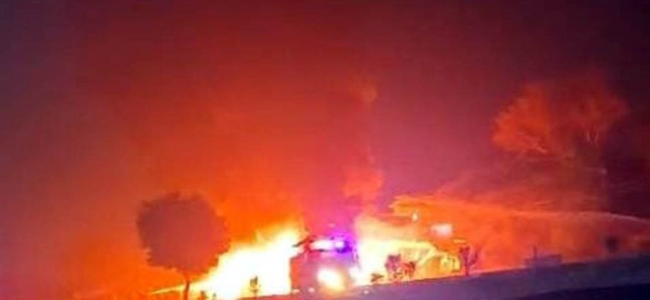 KOTPUTLI-BEHROR: हाईवे पर केमिकल से भरे टैंकर में लगी भीषण आग KOTPUTLI-BEHROR: हाईवे पर केमिकल से भरे टैंकर में लगी भीषण आग