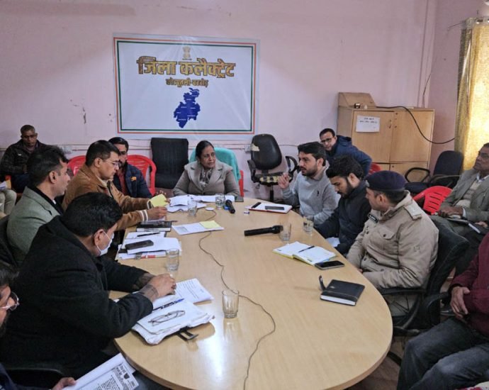 KOTPUTLI-BEHROR: कलेक्टर की जनसुनवाई: दो दर्जन शिकायतें मिली