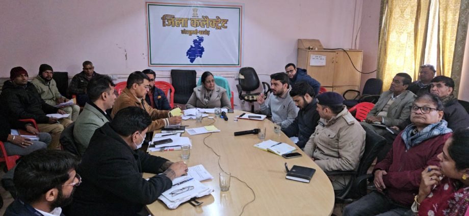 KOTPUTLI-BEHROR: कलेक्टर की जनसुनवाई: दो दर्जन शिकायतें मिली KOTPUTLI-BEHROR: कलेक्टर की जनसुनवाई: दो दर्जन शिकायतें मिली