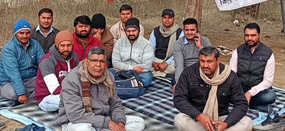 KOTPUTLI-BEHROR: पटवारियों की हड़ताल: छात्रों के जाति प्रमाण पत्र सहित कई कार्य ठप KOTPUTLI-BEHROR: पटवारियों की हड़ताल: छात्रों के जाति प्रमाण पत्र सहित कई कार्य ठप