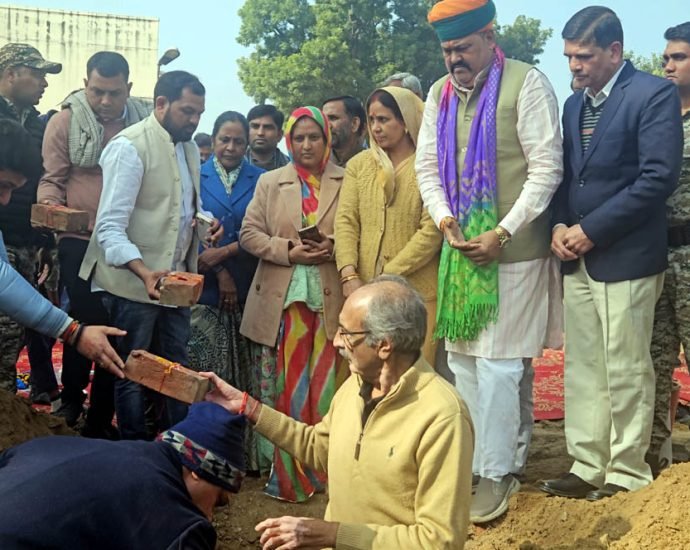 KOTPUTLI-BEHROR: जिस पाठ्यक्रम की जरुरत, उसे खोले कंपनियां: सांसद KOTPUTLI-BEHROR: जिस पाठ्यक्रम की जरुरत, उसे खोले कंपनियां: सांसद