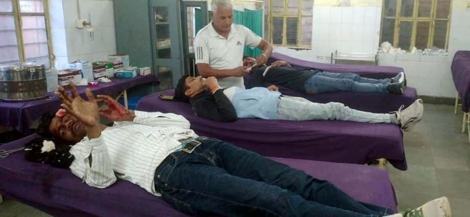 KOTPUTLI-BEHROR: जाम के बीच भिड़ी मोटरसाईकिलें, 5 लोग जख्मी