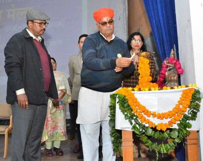 JAIPUR: उल्लास-नव भारत साक्षरता कार्यक्रम के अन्तर्गत उल्लास मेले का आयोजन निरक्षरों में ज्ञान के दीप जलाना मानवता की परम सेवा – विद्यालयी शिक्षा एवं पंचायती राज मंत्री JAIPUR: उल्लास-नव भारत साक्षरता कार्यक्रम के अन्तर्गत उल्लास मेले का आयोजन निरक्षरों में ज्ञान के दीप जलाना मानवता की परम सेवा – विद्यालयी शिक्षा एवं पंचायती राज मंत्री