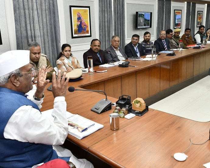 JAIPUR: राज्यपाल बागडे ने सीकर में जिला समीक्षा बैठक ली विकास योजनाओं का लाभ पात्र लोगों को मिले -राज्यपाल JAIPUR: राज्यपाल बागडे ने सीकर में जिला समीक्षा बैठक ली विकास योजनाओं का लाभ पात्र लोगों को मिले -राज्यपाल