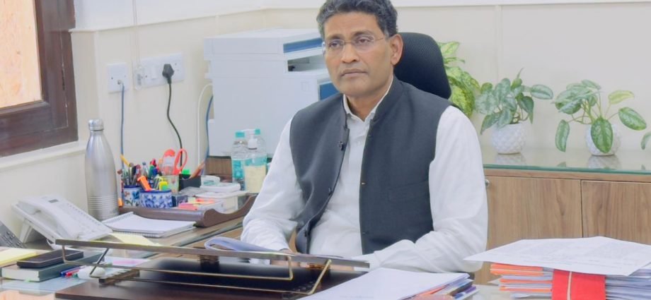 JAIPUR: खान विभाग ने किया 23 प्रतिशत विकास दर के साथ 6988.72 करोड़ का राजस्व संग्रहित JAIPUR: खान विभाग ने किया 23 प्रतिशत विकास दर के साथ 6988.72 करोड़ का राजस्व संग्रहित