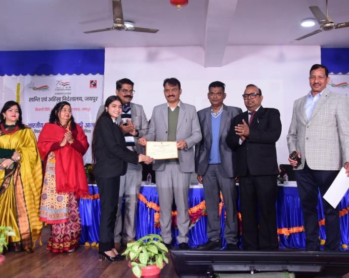 JAIPUR: शांति एवं अहिंसा निदेशालय और बियानी लॉ कॉलेज के संयुक्त तत्वावधान में ”भारतीय संविधान: भारत की आत्मा” विषय पर व्याख्यान सत्र और प्रश्नोत्तरी प्रतियोगिता का हुआ आयोजन JAIPUR: शांति एवं अहिंसा निदेशालय और बियानी लॉ कॉलेज के संयुक्त तत्वावधान में ”भारतीय संविधान: भारत की आत्मा” विषय पर व्याख्यान सत्र और प्रश्नोत्तरी प्रतियोगिता का हुआ आयोजन