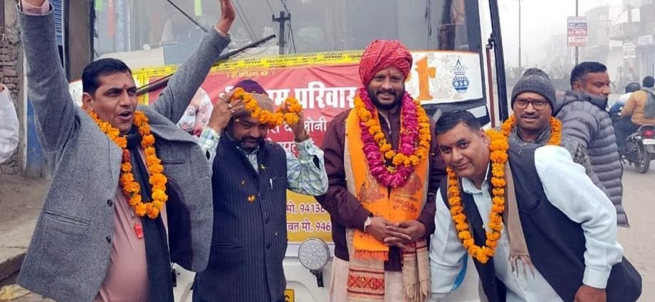 KOTPUTLI-BEHROR: चार दिवसीय यात्रा के लिए रवाना हुए श्रद्धालु KOTPUTLI-BEHROR: चार दिवसीय यात्रा के लिए रवाना हुए श्रद्धालु