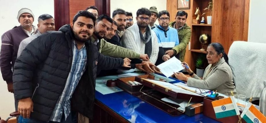 KOTPUTLI-BEHROR: मंत्रालयिक निदेशालय में शामिल नहीं होना चाहते राजस्वकर्मी KOTPUTLI-BEHROR: मंत्रालयिक निदेशालय में शामिल नहीं होना चाहते राजस्वकर्मी