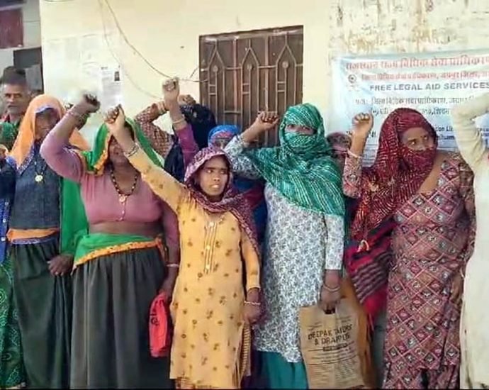 KOTPUTLI-BEHROR: जिम्मेदारों की मनमानी नरेगाकर्मियों पर पड़ रही भारी KOTPUTLI-BEHROR: जिम्मेदारों की मनमानी नरेगाकर्मियों पर पड़ रही भारी