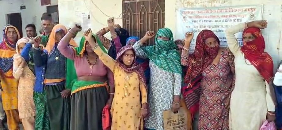 KOTPUTLI-BEHROR: जिम्मेदारों की मनमानी नरेगाकर्मियों पर पड़ रही भारी KOTPUTLI-BEHROR: जिम्मेदारों की मनमानी नरेगाकर्मियों पर पड़ रही भारी