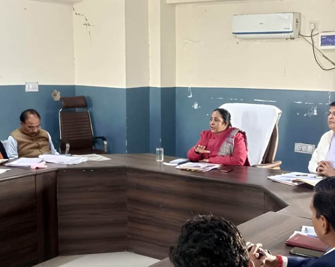 KOTPUTLI-BEHROR: सजगता और सतर्कता से आयोजित हों भर्ती परीक्षाएं: कलेक्टर KOTPUTLI-BEHROR: सजगता और सतर्कता से आयोजित हों भर्ती परीक्षाएं: कलेक्टर