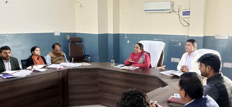 KOTPUTLI-BEHROR: सजगता और सतर्कता से आयोजित हों भर्ती परीक्षाएं: कलेक्टर KOTPUTLI-BEHROR: सजगता और सतर्कता से आयोजित हों भर्ती परीक्षाएं: कलेक्टर