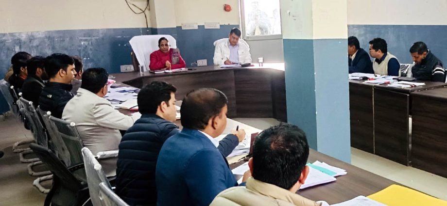 KOTPUTLI-BEHROR: कलेक्टर के निर्देश: अवैध खनन व ओवरलोड पर हो कार्रवाई KOTPUTLI-BEHROR: कलेक्टर के निर्देश: अवैध खनन व ओवरलोड पर हो कार्रवाई