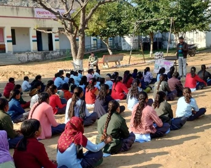 KOTPUTLI-BEHROR: छात्रों से रुबरु हुई तालुका विधिक समिति KOTPUTLI-BEHROR: छात्रों से रुबरु हुई तालुका विधिक समिति