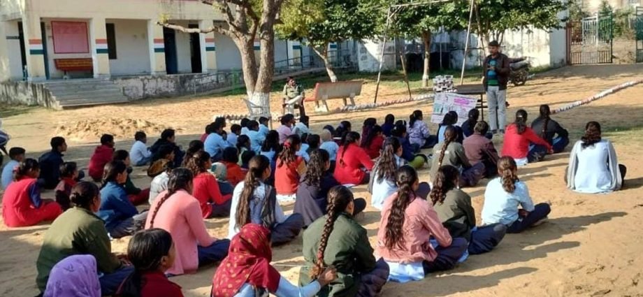 KOTPUTLI-BEHROR: छात्रों से रुबरु हुई तालुका विधिक समिति KOTPUTLI-BEHROR: छात्रों से रुबरु हुई तालुका विधिक समिति