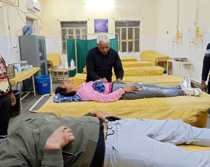 KOTPUTLI-BEHROR: दो मोटरसाईकिलों के बीच भिड़ंत, तीन जख्मी KOTPUTLI-BEHROR: दो मोटरसाईकिलों के बीच भिड़ंत, तीन जख्मी