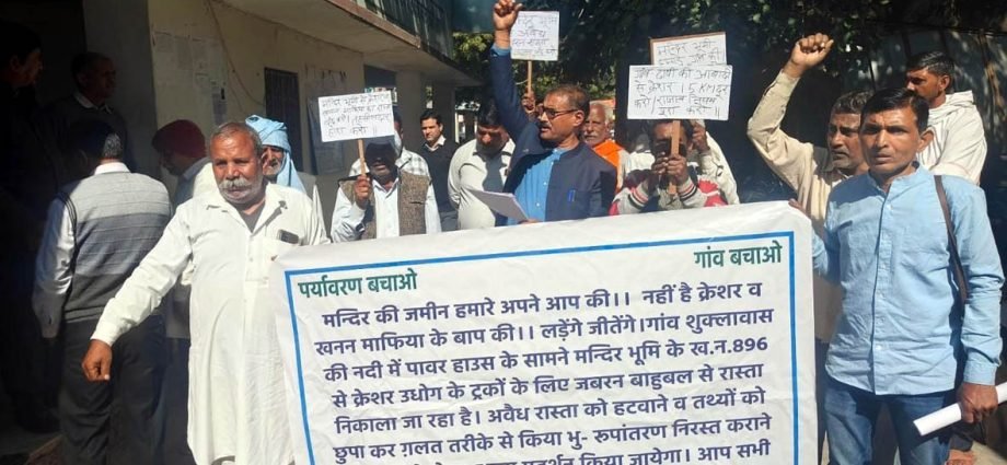 KOTPUTLI-BEHROR: सुनवाई नहीं हुई तो एसडीएम कार्यालय पर नारेबाजी